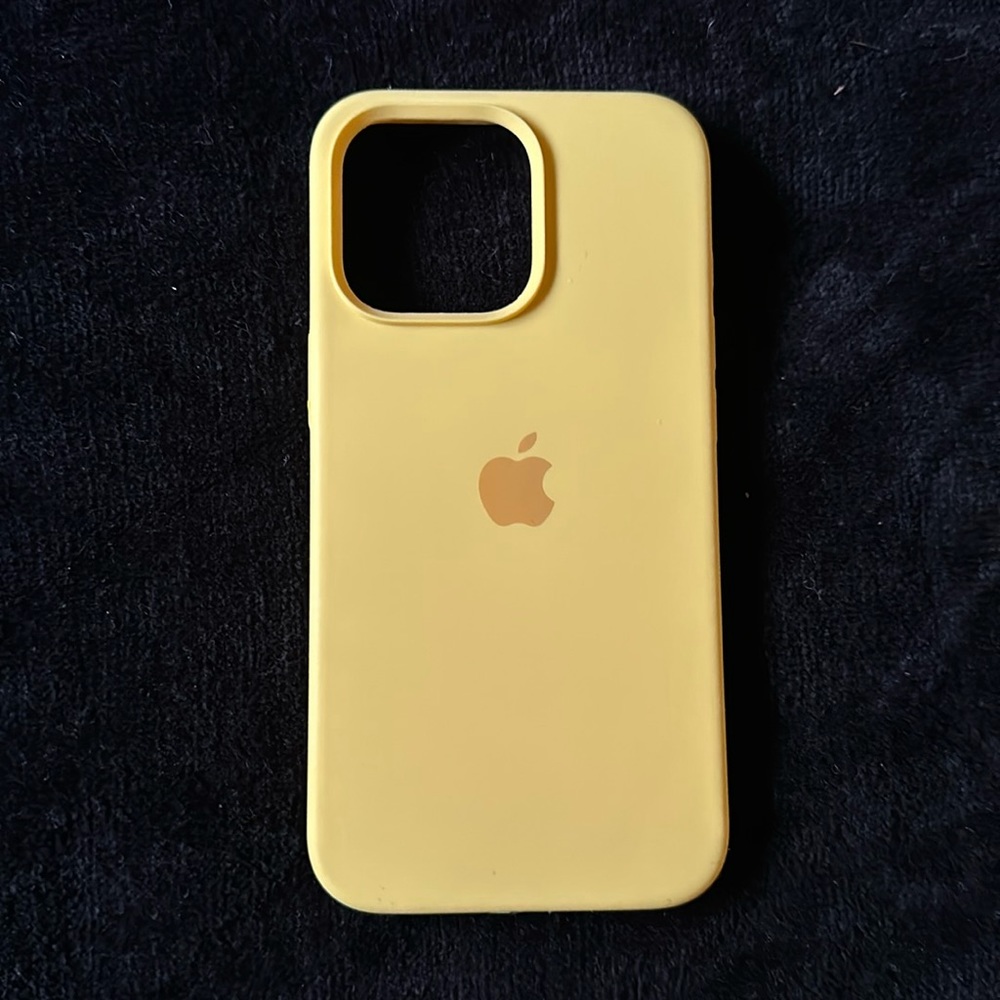 iPhone 14 yellow apple case